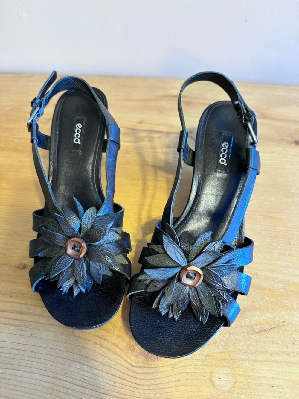 Ecco Black Leather Floral T-Strap Slingback Sandals